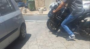 האופנוען הערבי כפי שהצליח לתעד המותקף צילום: באדיבות המצלם חדשות