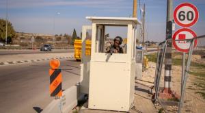 חייל צה"ל בגוש עציון. ארכיון צילום: Gershon Elinson/Flash90 &ensp;&ensp;&ensp;&ensp; Tags gush etzion etzion junction stand stands guard post &ensp;&ensp;&ensp;&ensp;&ensp; QUICK RENDITIONS INFO File Size: 2427 Kb Dimensions: 2344 x 1563 px Resolution: 240 ppi Size: 24.81 cm x 16. ביטחון