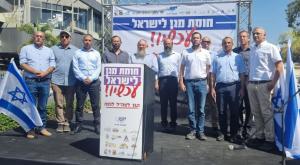 ראשי הרשויות מול ביתו של שר הביטחון צילום: מאיר אליפור, מועצת יש"ע התיישבות