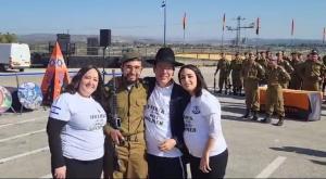 מני ובני משפחתו |  צילום: צילום מסך חדשות