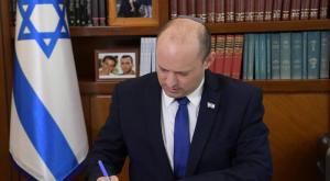 נפתלי בנט בתמונה ראשונה במשרד ראש הממשלה צילום: עמוס בן גרשום/לע"מ חדשות
