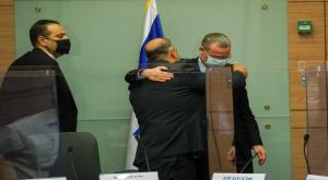 חיבוק עם לוין צילום: שמעון מלכה, דוברות הכנסת פוליטי