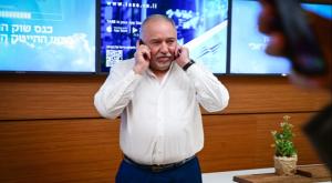 ליברמן, "פנה לבייס שלו" צילום: Avshalom Sassoni/Flash90 ברנז'ה
