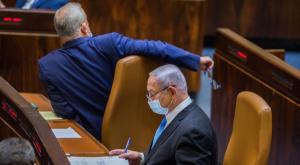 המלחמה ממשיכה. גנץ ונתניהו צילום: Oren Ben Hakoon/POOL חדשות