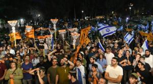 ההפגנה מול ביתה של איילת שקד. ארכיון צילום: יוסי זליגר דעות