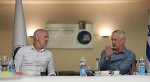 בר וגנץ נפרדים צילום: אלעד מלכה, תקשורת שר הביטחון ביטחון