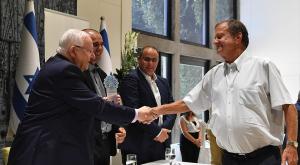 שרצקי מקבל את אות כבוד של נשיא מדינת ישראל "מגן הכבוד: תקווה ישראלית", אוגוסט 2018 צילום: קובי גדעון, לע"מ חדשות