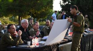 גנץ בפיקוד צפון צילום: אריאל חרמוני / משרד הביטחון חדשות