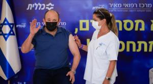 בנט לאחר החיסון השלישי צילום: Olivier Fitoussi/Flash90 חדשות