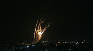 שיגורים מעזה צילום: Abed Rahim Khatib/Flash90 חדשות