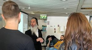 יוצר ועורך הסדרה, אורי גרוד |  צילום: תאגיד השידור הציבורי טלוויזיה