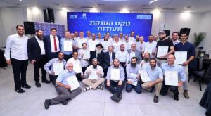 חלק ממקבלי התעודות צילום: צורבא מרבנן חדשות