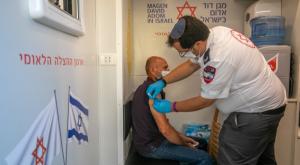 חיסון שלישי לקורונה צילום: Yossi Aloni/Flash90 חדשות