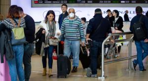 דואגים מהקורונה בשדה התעופה בן גוריון צילום: פלאש 90 חדשות