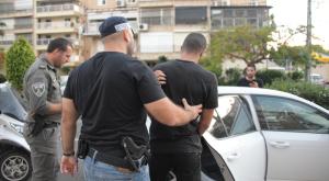 מעצר אחד החשודים צילום: דוברות המשטרה חדשות