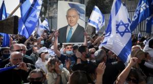 הפגנת תמיכה בנתניהו מחוץ לכותלי בית המשפט צילום: Olivier Fitoussi/Flash90 חדשות