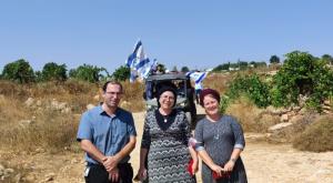 הביקור ליד בית המחבל צילום: ללא חדשות
