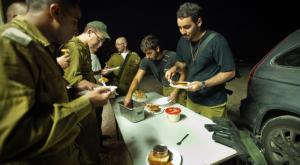 צה"ל יאפשר להכניס אוכל לא כשר לבסיסים? אילוסטרציה צילום: Moshe Shai/FLASH90 חדשות