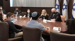 ראש הממשלה ורעייתו עם יתומי צה"ל צילום: קובי גדעון/ לע"מ חדשות