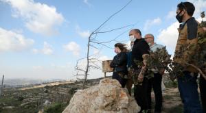 בנט בסיור בשדה בועז צילום: אריאל זנדברג חדשות