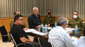 גנץ, ביטון והמשתתפים בדיון צילום: טל עוז / משרד הביטחון חדשות