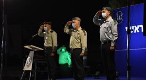 הקחצ"ר היוצא תא"ל פייראיזן, מפקד אכ"א האלוף אלמוז והקחצ"ר הנכנס תא"ל לויוס  צילום: דובר צה"ל ברנז'ה