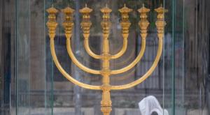 שחזור של מנורת המקדש צילום: Yonatan Sindel/Flash90 פרשת תצוה