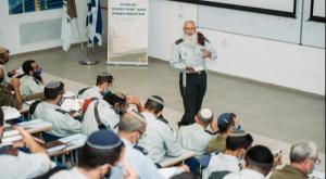 הרב קרים ואנשי הרבנות הצבאית צילום: דובר צה"ל חדשות