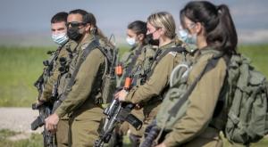 לוחמי ולוחמות צה"ל עם מסכות.  צילום:  Nasser Ishtayeh/Flash90 חדשות