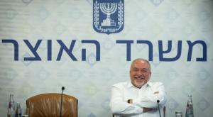 ליברמן מרוצה צילום: Yonatan Sindel/Flash90 כסף