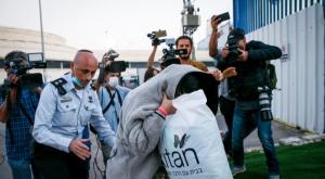 מעודה נכנסה בריצה לתוך הכלא                                                                                             צילום: פלאש 90  חדשות