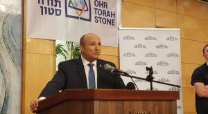 ראש הממשלה בנט בביקורו בלינדנבאום צילום: דוברות חדשות