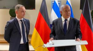 נתניהו מציג את שברי המל"ט האיראני צילום: קובי גדעון/ לע"מ חדשות