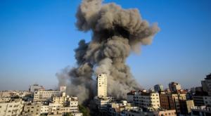פגיעת צה"ל במבנה במרכז עזה צילום: Atia Mohammed/Flash90 ביטחון