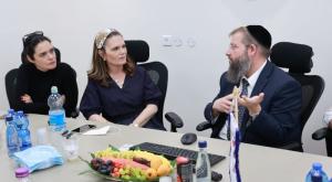 הרב מונק וחברות הכנסת וולדיגר ומואטי צילום: יוסי רוזנבוים חדשות