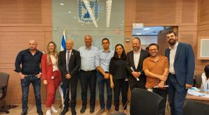 ו"ר הוועדה, מנכ"ל הכנסת, נציג ההסתדרות והיועצים שהופיעו בדיון. צילום: דוברות הכנסת כסף