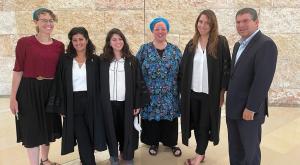 העותרות עם ראשי עתים ונשות ההלכה צילום: ארגון עתים חדשות
