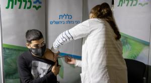 חיסון צעירים. החיסון יעיל ובטוח צילום: Yonatan Sindel/Flash90 חדשות