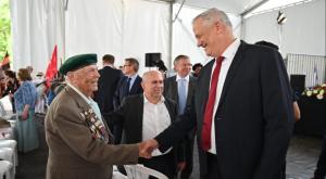 גנץ בטקס לציון יום הניצחון על גרמניה הנאצית צילום: אריאל חרמוני / משרד הביטחון חדשות