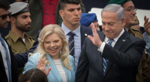 לא הוזמנו לטקס בבית הנשיא. נתניהו ורעייתו צילום: Noam Revkin Fenton/Flash90 חדשות