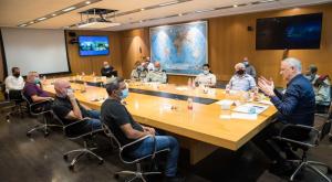 שר הביטחון בפגישה עם ראשי רשויות מעוטף עזה צילום: עודד קרני / לע"מ חדשות
