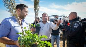 חבר הכנסת בן גביר הגיע לנטיעות צילום: פלאש 90 חדשות