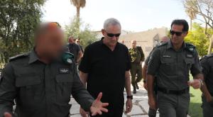 גנץ עם מפקד מג"ב בביקור בבסיס ימ"ס צילום: אלעד מלכה חדשות