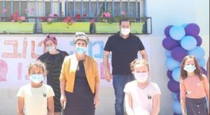 ילדי בית ספר יקיר יחד עם ראש מועצה אזורית שומרון יוסי דגן עם פתיחת השנה בבית הספר, ארכיון.  צילום: רועי חדי התיישבות