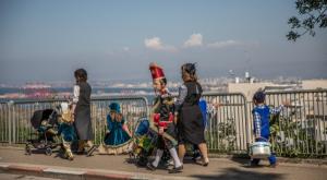 מתחפשים בפרים בשכונת הדר בחיפה צילום: שיר טורם/ פלאש 90 תחזית מזג האוויר