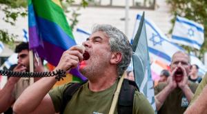 מחאת המילואימניקים מחוץ לביתו של יו"ר הכנסת אמיר אוחנה בתל אביב צילום: Avshalom Sassoni/Flash90 דעות
