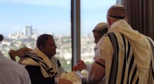 על כסא הסנדק איתמר בן גביר צילום: חדשות כיפה ברנז'ה