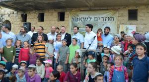 שר המדע דני דנון, יו"ר הכנסת יולי אדלשטיין, סגן השר איוב קרא וח"כ ינון מגל מצטלמים במהלך ביקור בשא-נור צילום: Flash90,Flash90 חדשות