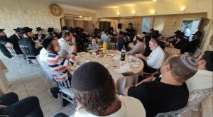 מפגש המשפחות לפני עצרת התפילה צילום: ללא חדשות