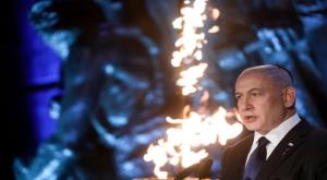 נתניהו ביד ושם צילום: Olivier Fitoussi/Flash90 &ensp;&ensp;&ensp;&ensp; חדשות